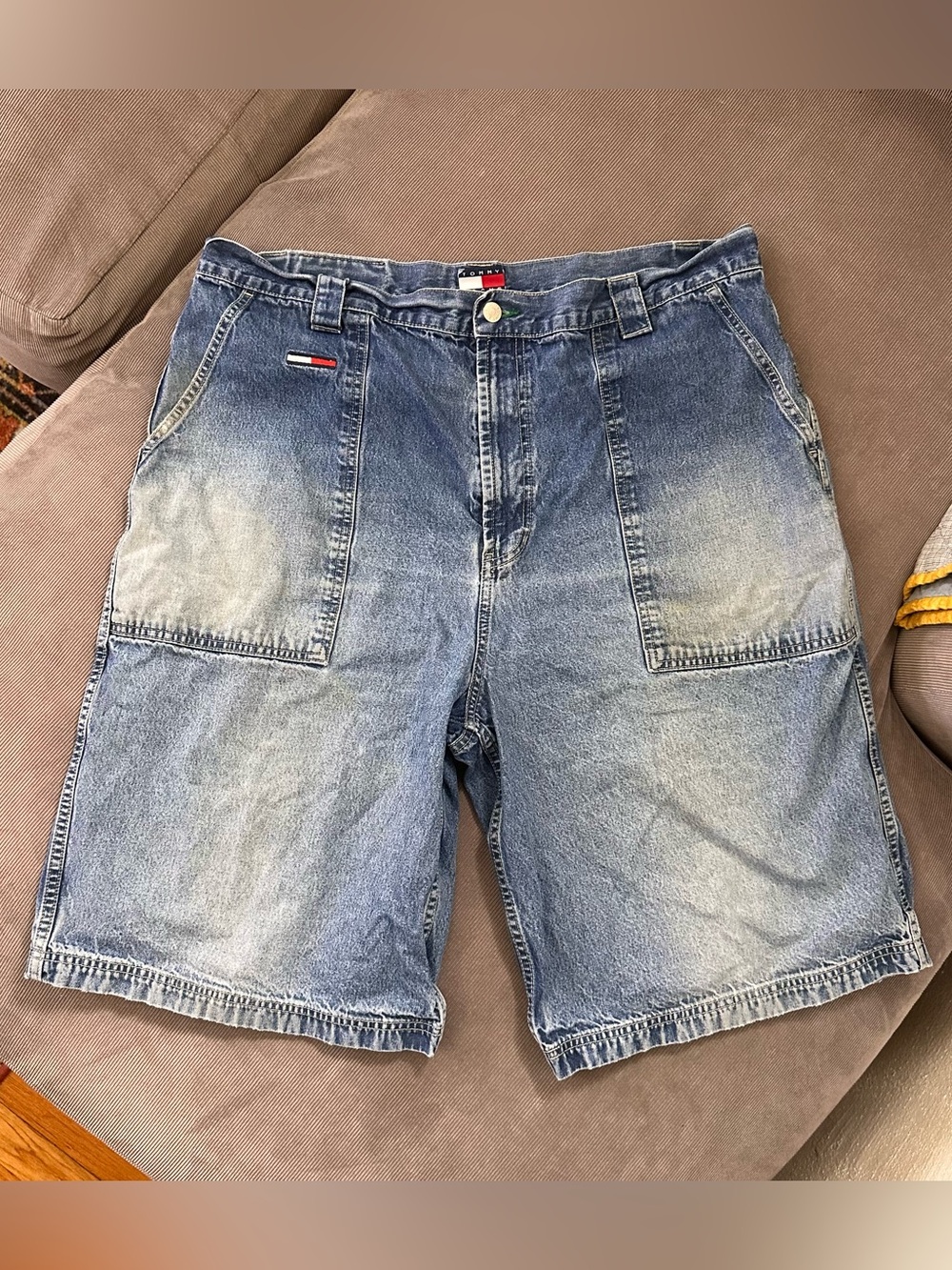 Vintage Tommy Hilfiger men’s blue denim short size 40 x 12” Distressed Baggy